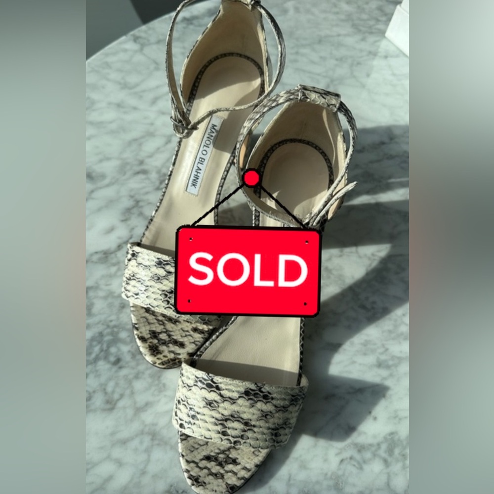 Super chic Manolo snakeskin sandal - Worn once